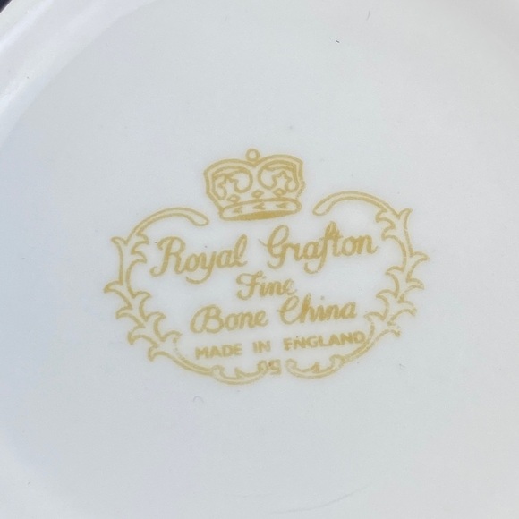 Royal Grafton Fine Bone China Tea Mugs Floral with Ridged Sides Set of 4 - Picture 9 of 10